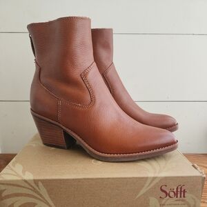 NEW Sofft Boots Ankle Booties size 7 Cognac brown